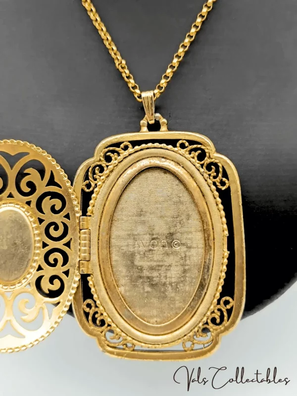 Avon Gold Tone Necklace - Image 2