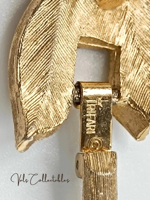 Gold Tone Leaf Design Bracelet - Image 3